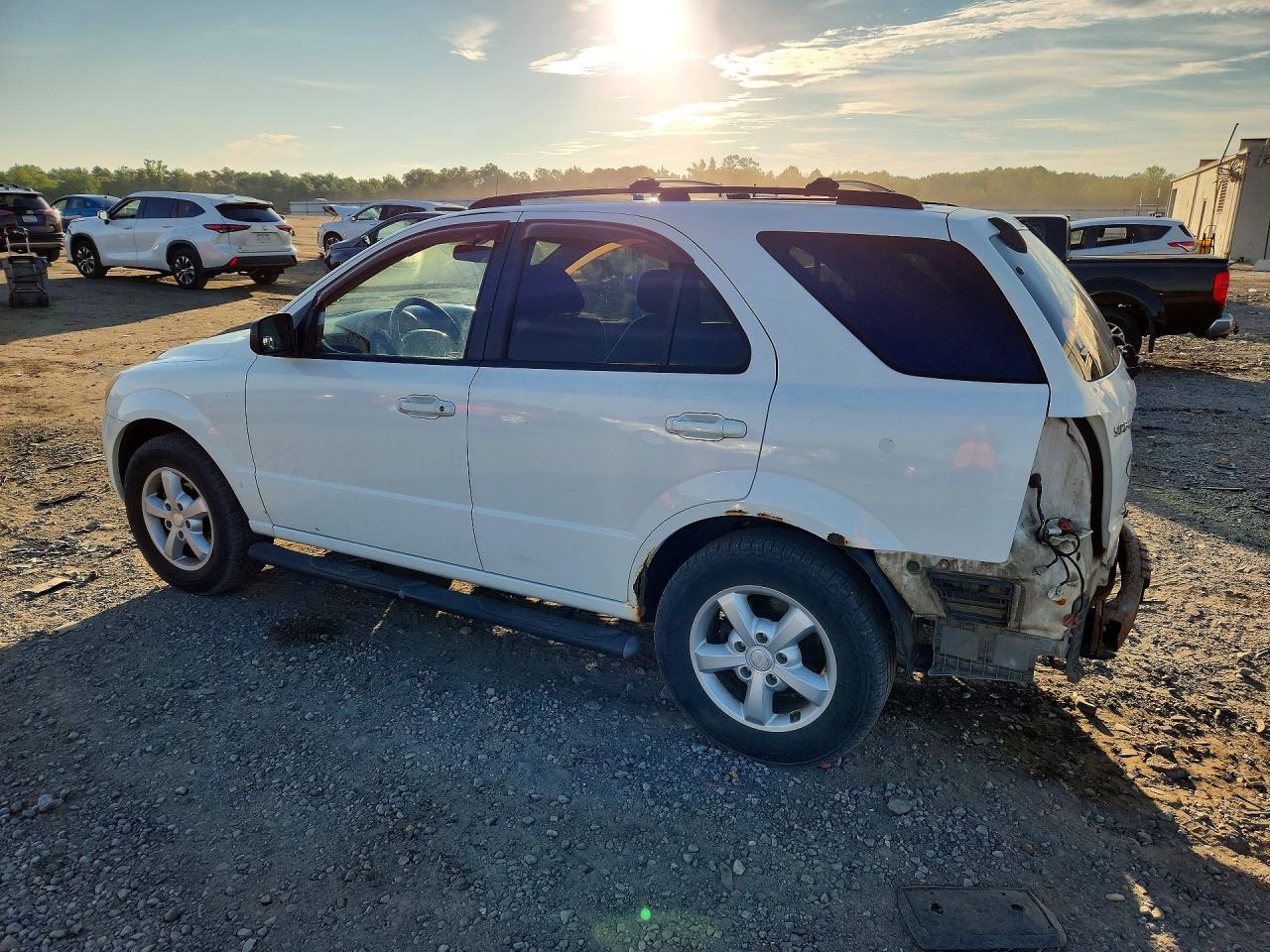 2007 Kia Sorento Lx White vin: KNDJC736975673323