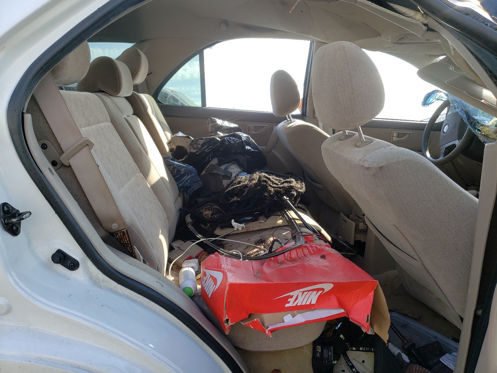 2005 Kia Sorento Ex White vin: KNDJD733255490829