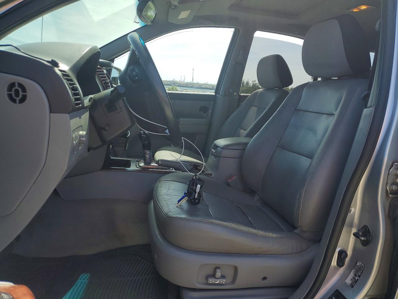 2004 Kia Sorento Lx Silver vin: KNDJD733445239616