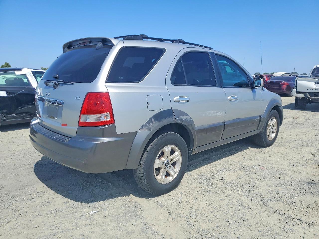2004 Kia Sorento Lx Silver vin: KNDJD733445239616