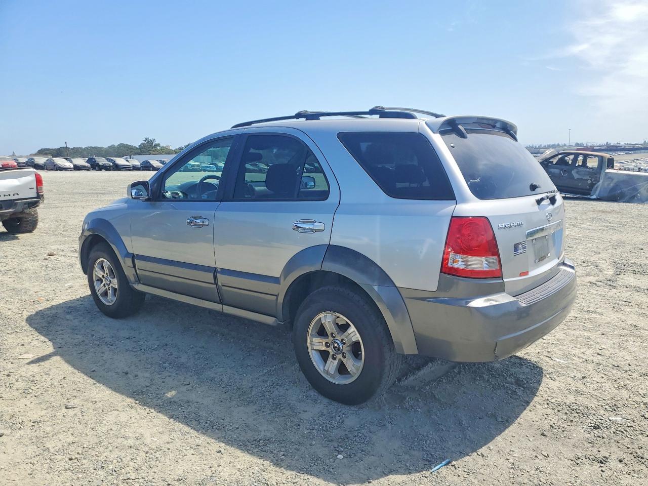 2004 Kia Sorento Lx Silver vin: KNDJD733445239616