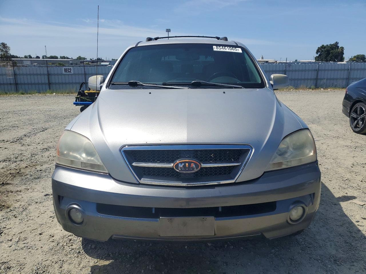 2004 Kia Sorento Lx Silver vin: KNDJD733445239616