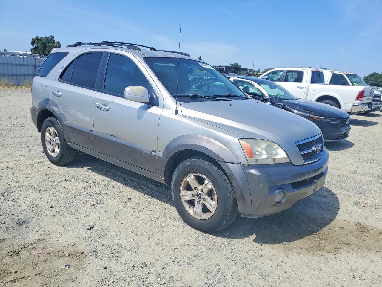 2004 Kia Sorento Lx Silver vin: KNDJD733445239616