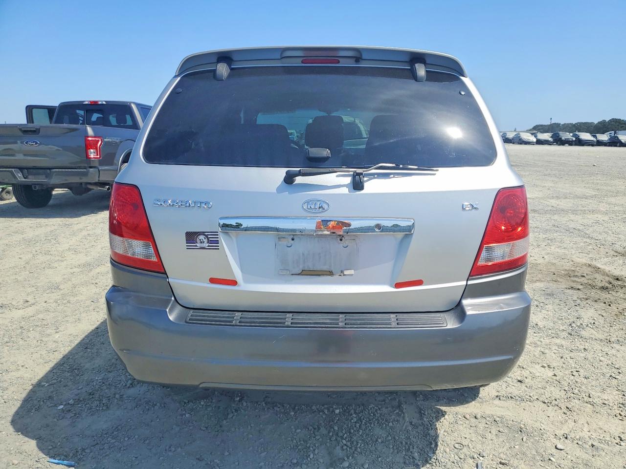 2004 Kia Sorento Lx Silver vin: KNDJD733445239616