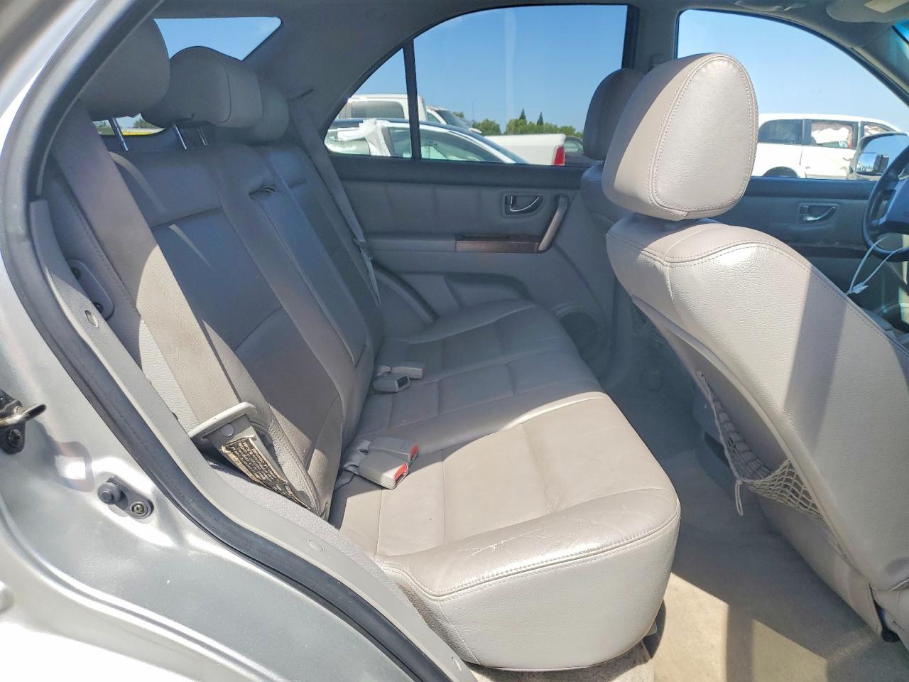 2004 Kia Sorento Lx Silver vin: KNDJD733445239616