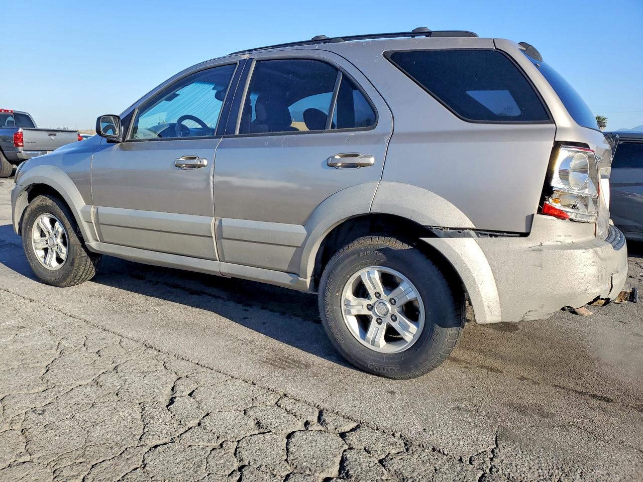 2005 Kia Sorento Lx Tan vin: KNDJD733755365017