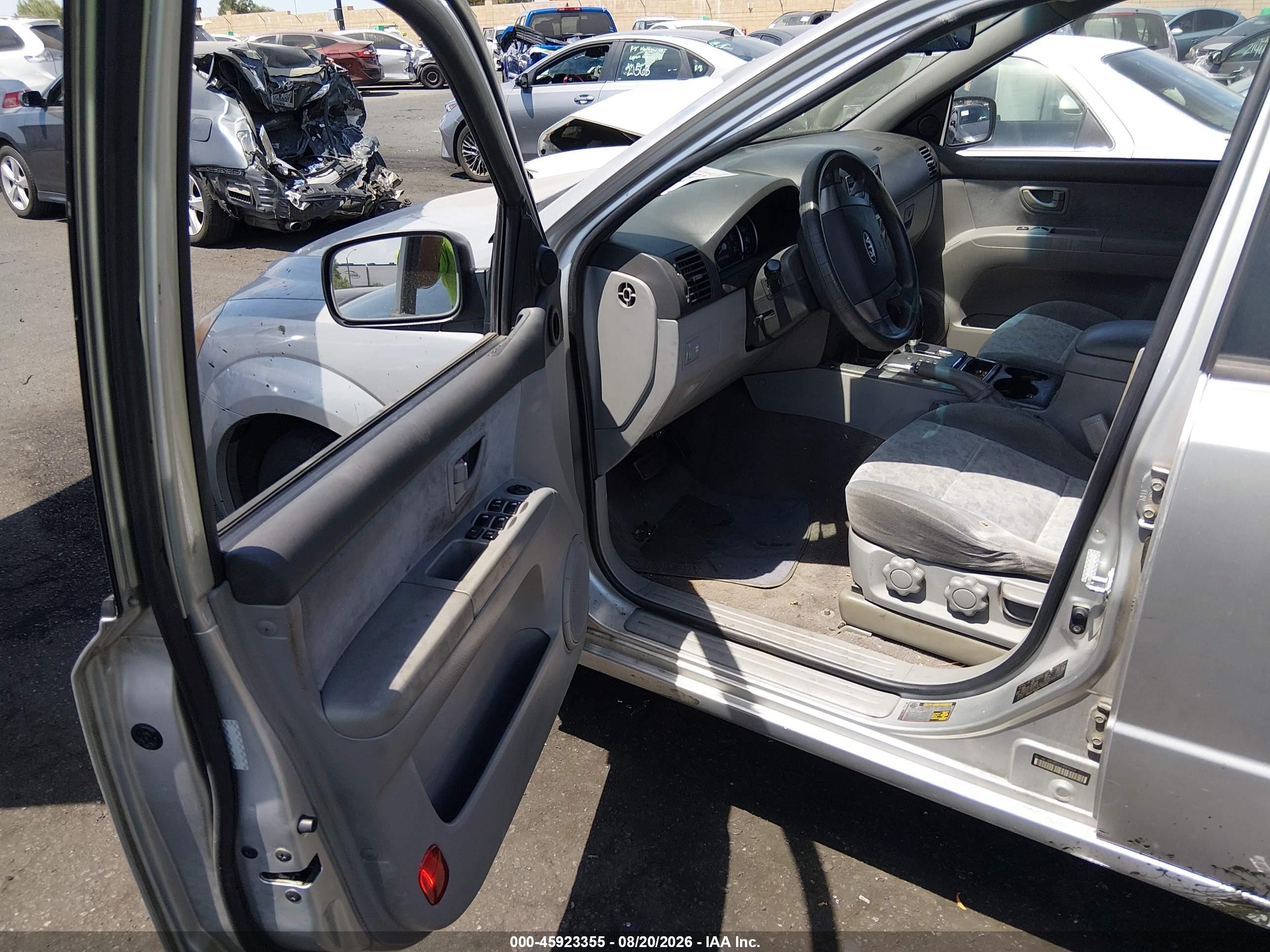 2008 Kia Sorento Lx Base Silver vin: KNDJD735085799530