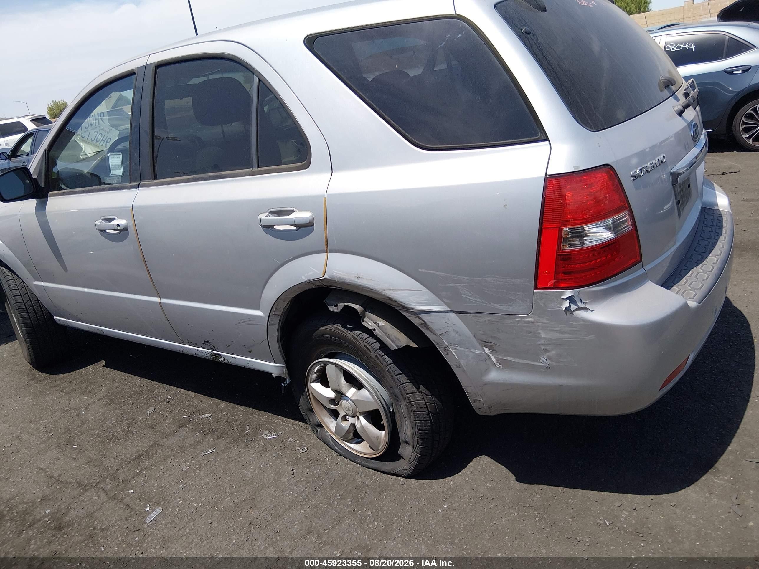2008 Kia Sorento Lx Base Silver vin: KNDJD735085799530