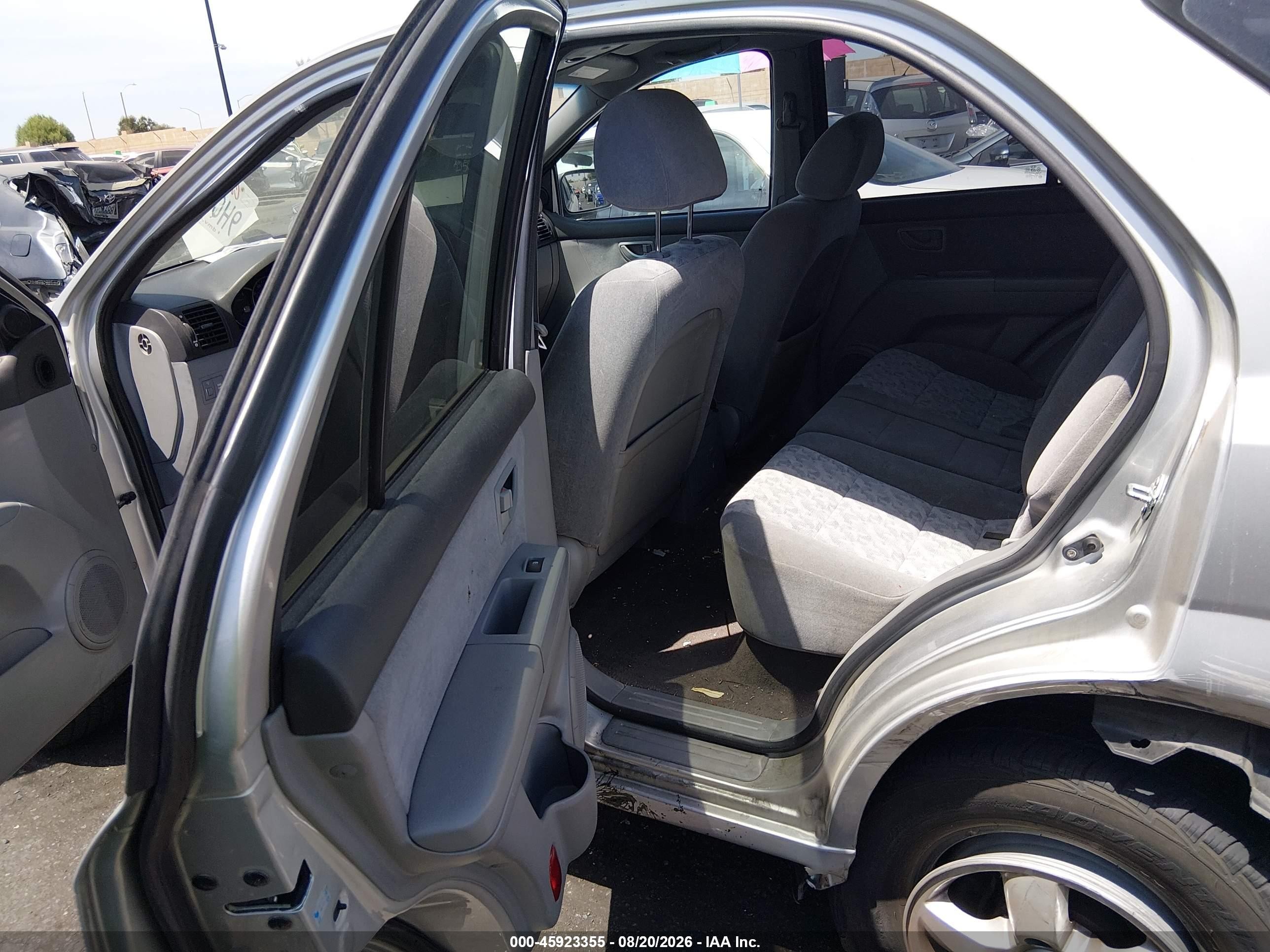 2008 Kia Sorento Lx Base Silver vin: KNDJD735085799530