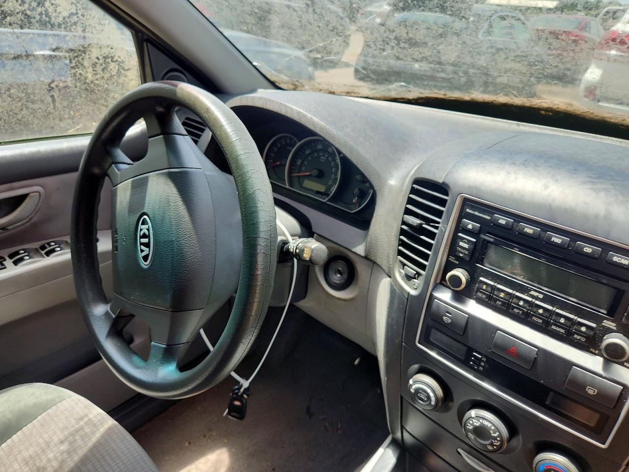 2009 Kia Sorento Base Red vin: KNDJD735195889710