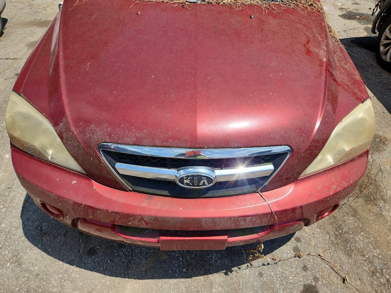 2009 Kia Sorento Base Red vin: KNDJD735195889710