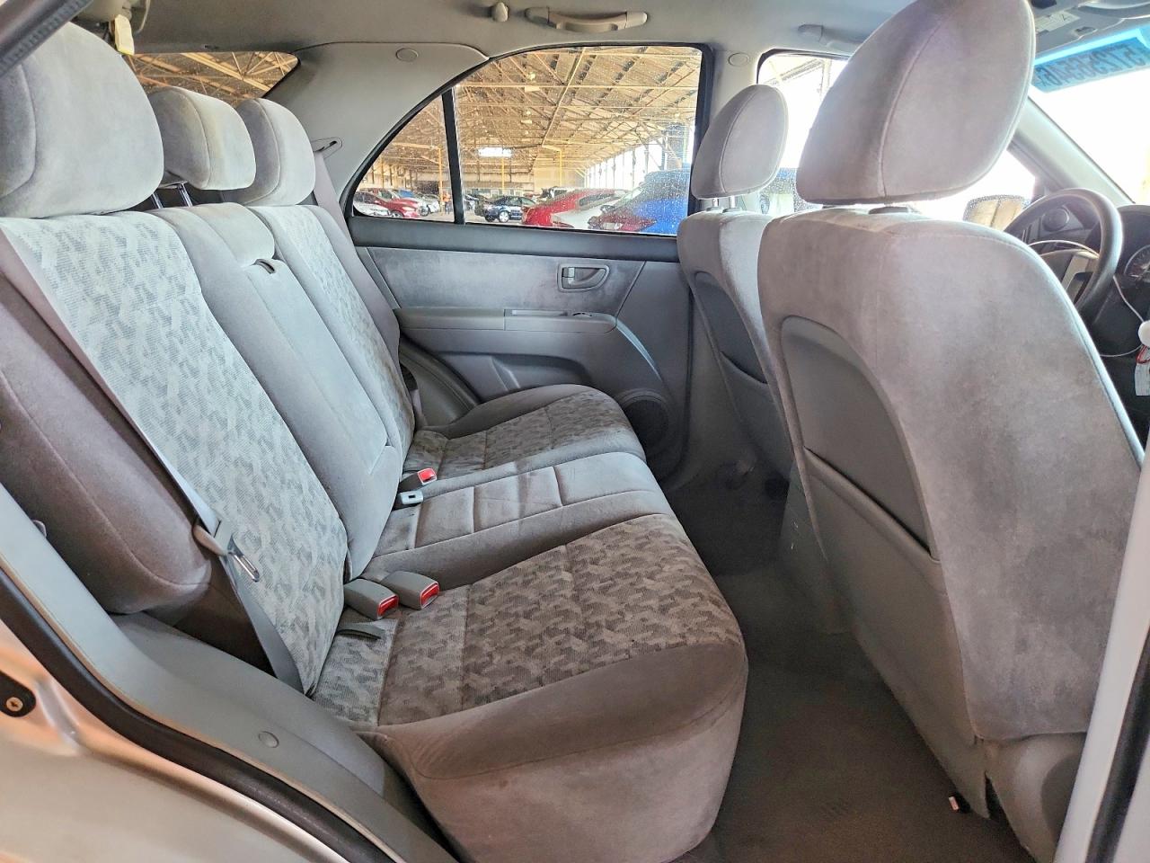 2008 Kia Sorento Base Silver vin: KNDJD735285811919