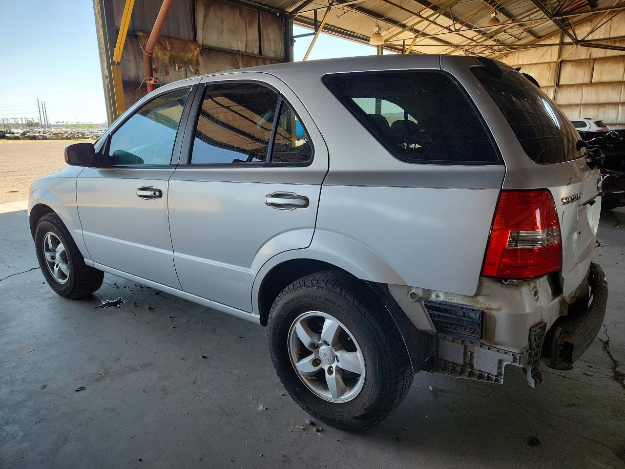 2008 Kia Sorento Base Silver vin: KNDJD735285811919