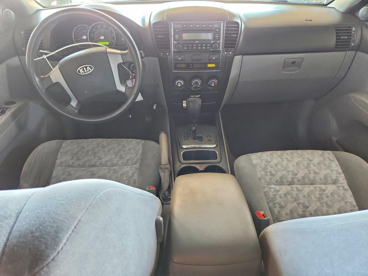 2008 Kia Sorento Base Silver vin: KNDJD735285811919
