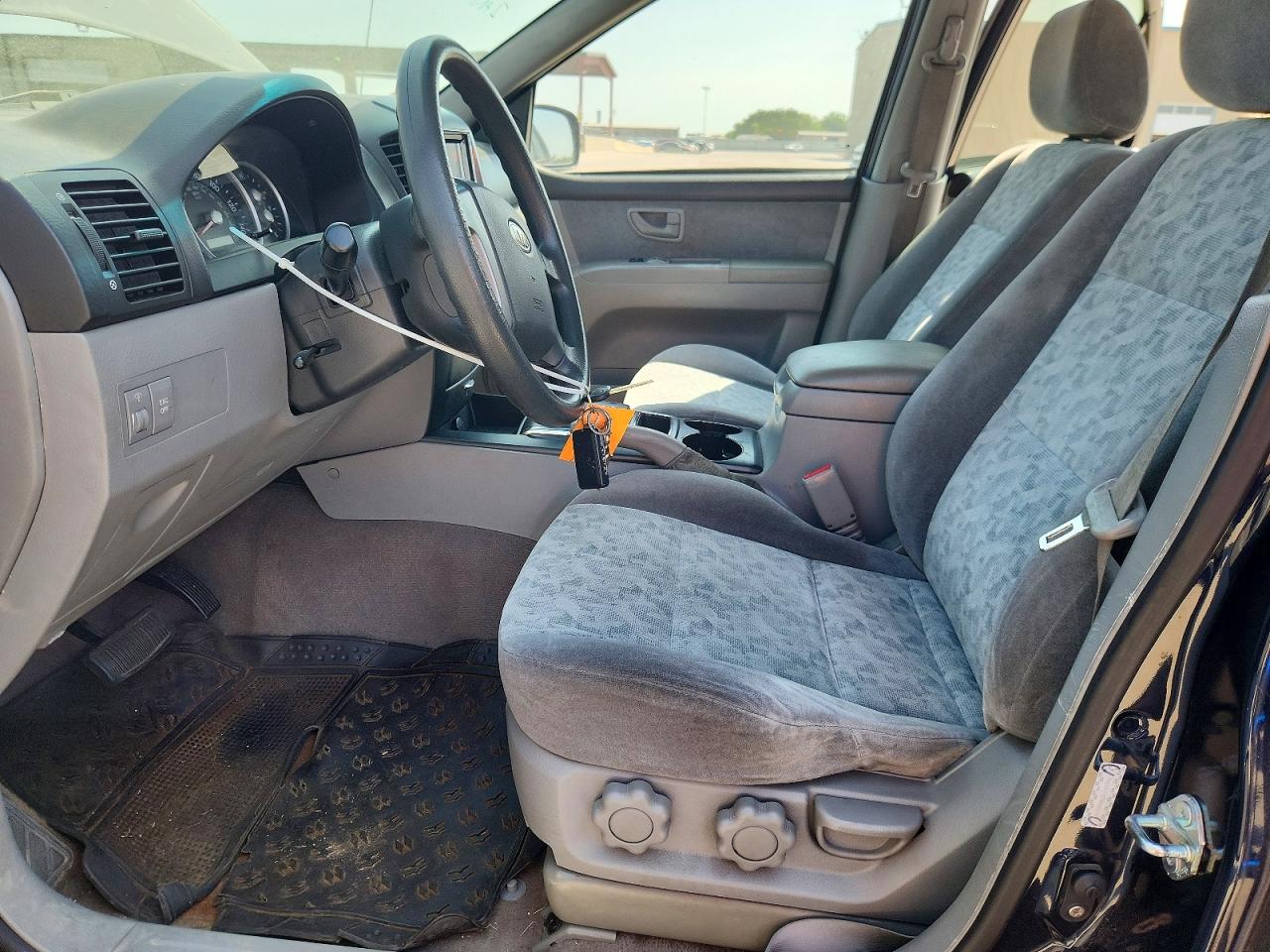 2008 Kia Sorento Base Black vin: KNDJD735285846797
