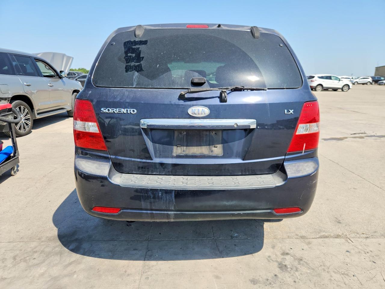 2008 Kia Sorento Base Black vin: KNDJD735285846797