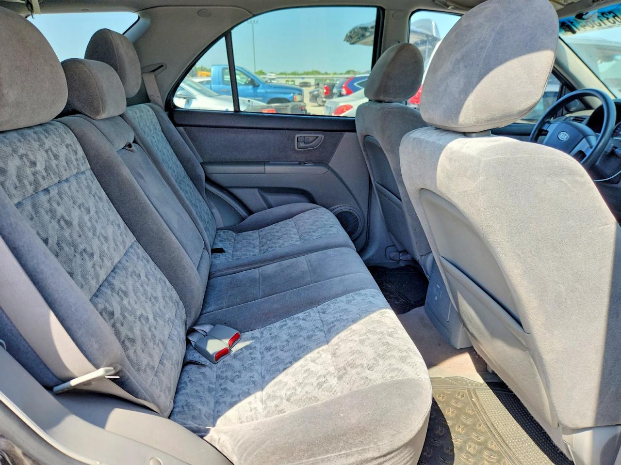 2008 Kia Sorento Base Black vin: KNDJD735285846797