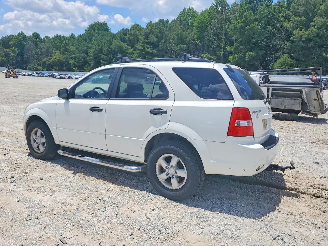 2009 Kia Sorento Base White vin: KNDJD735295878005