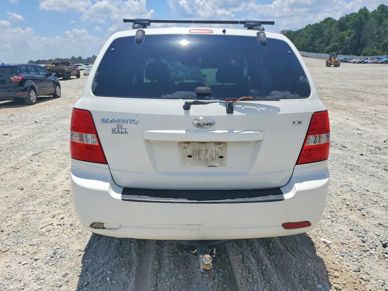 2009 Kia Sorento Base White vin: KNDJD735295878005