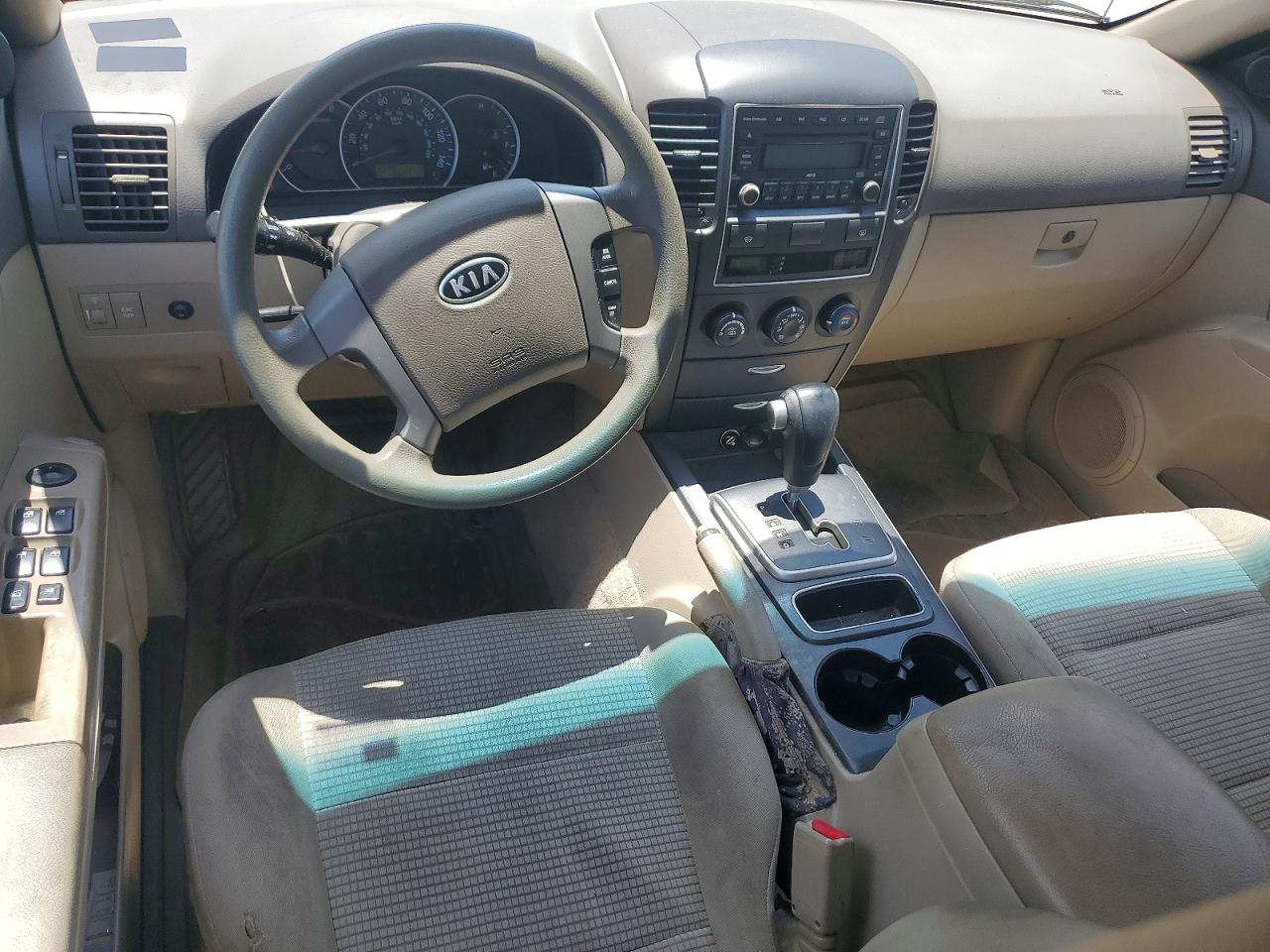2009 Kia Sorento Base White vin: KNDJD735295878005