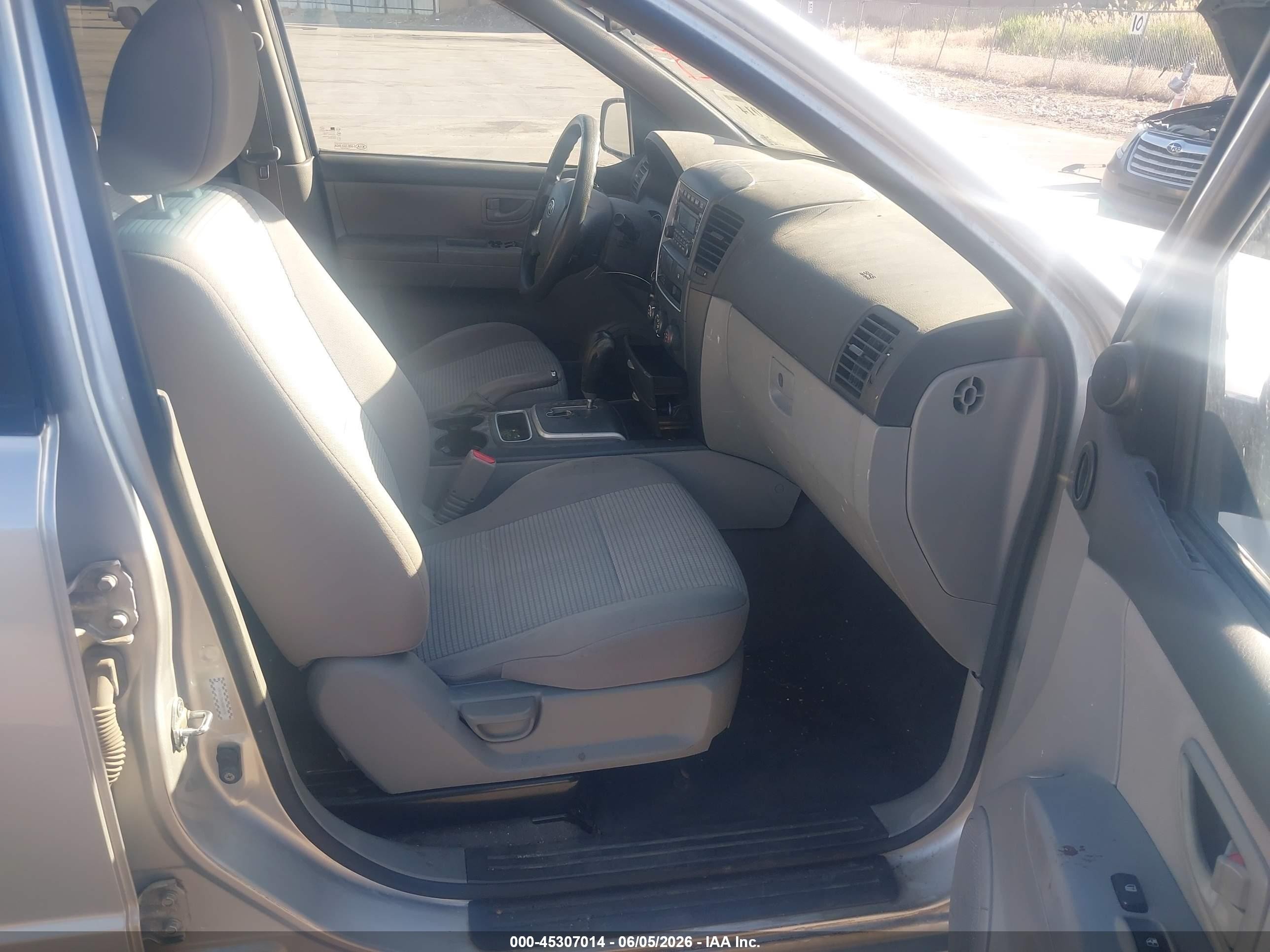 2009 Kia Sorento Lx Silver vin: KNDJD735295881616
