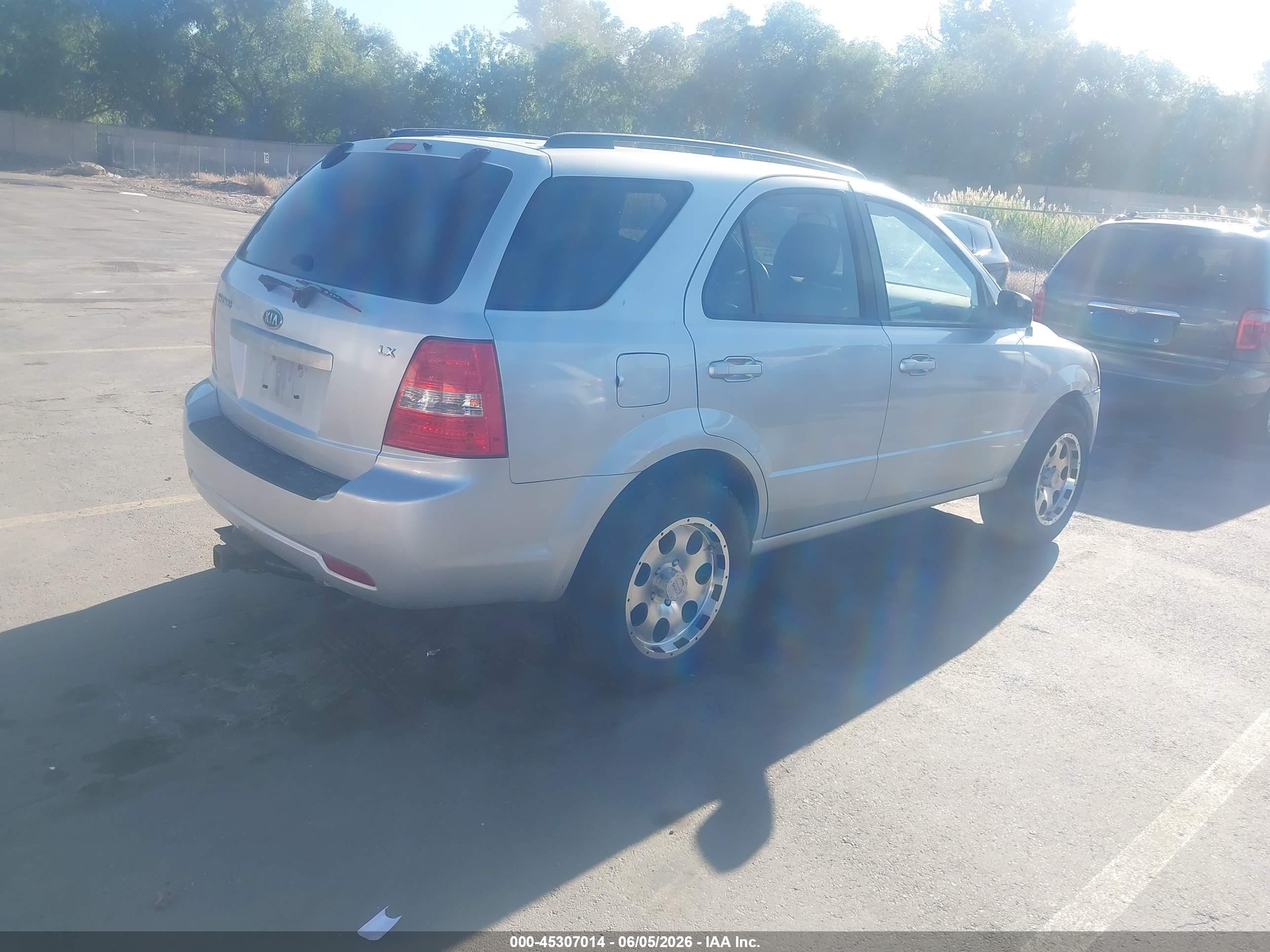 2009 Kia Sorento Lx Silver vin: KNDJD735295881616