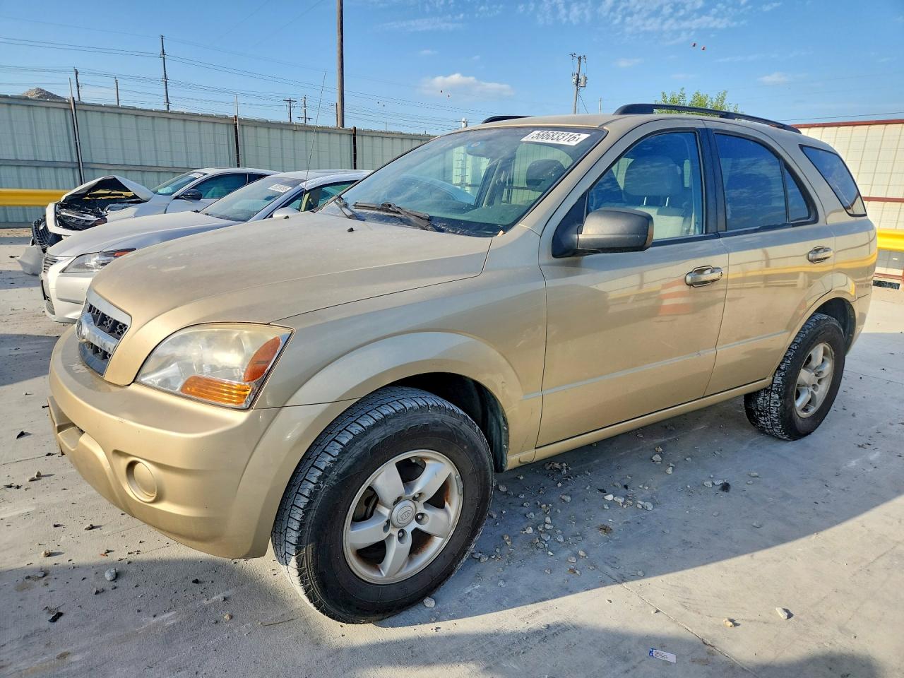 2009 Kia Sorento Base Gold vin: KNDJD735295896150