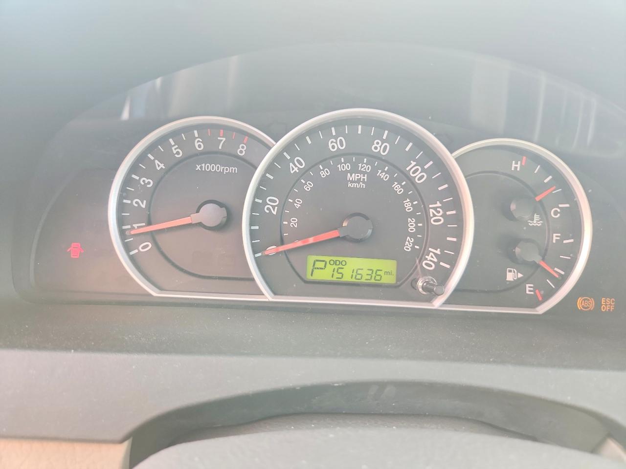 2009 Kia Sorento Base Gold vin: KNDJD735295896150