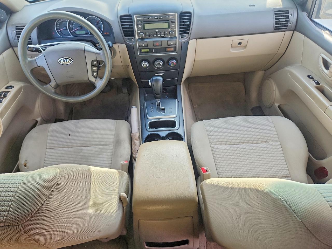 2009 Kia Sorento Base Gold vin: KNDJD735295896150