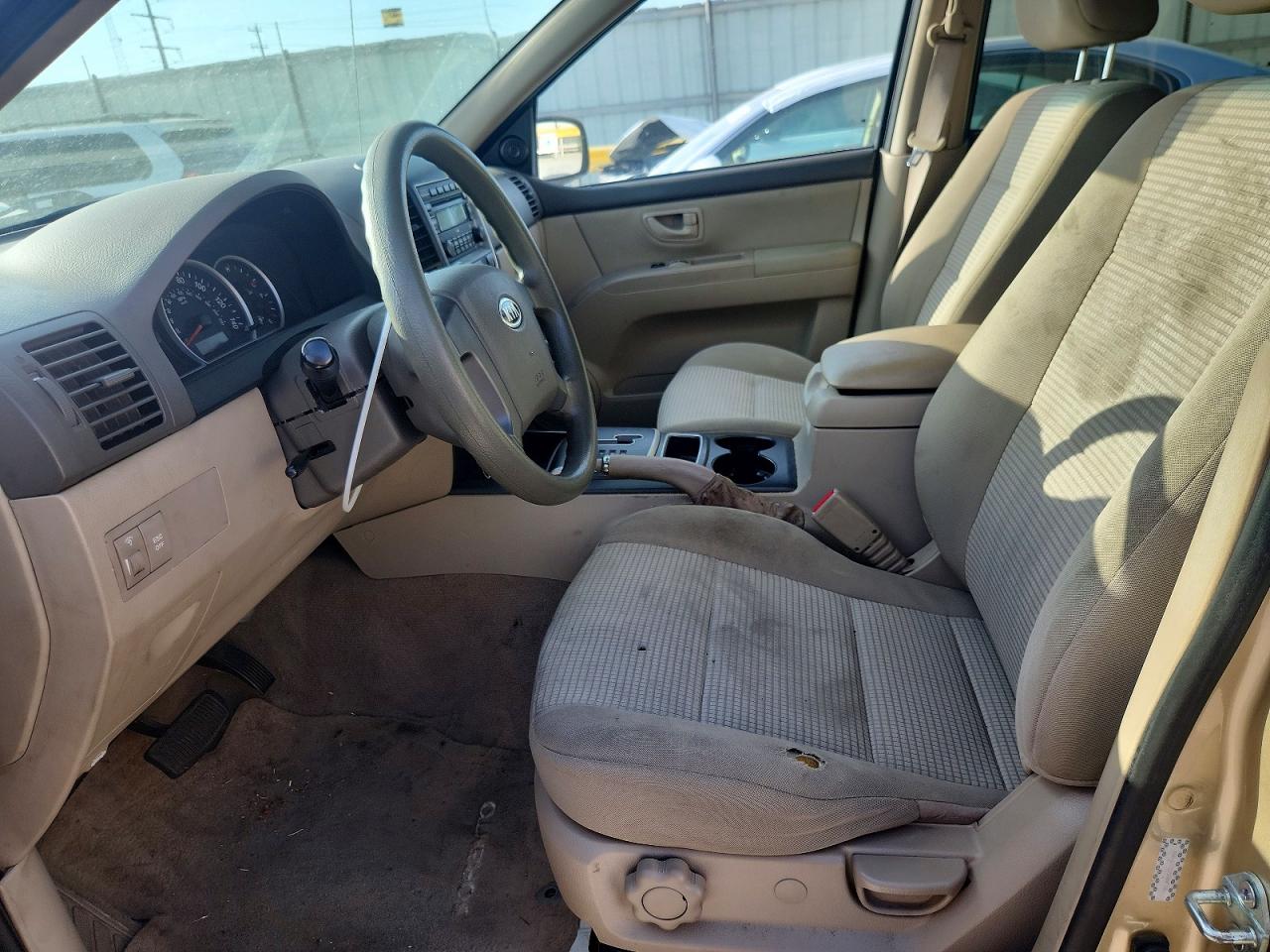 2009 Kia Sorento Base Gold vin: KNDJD735295896150