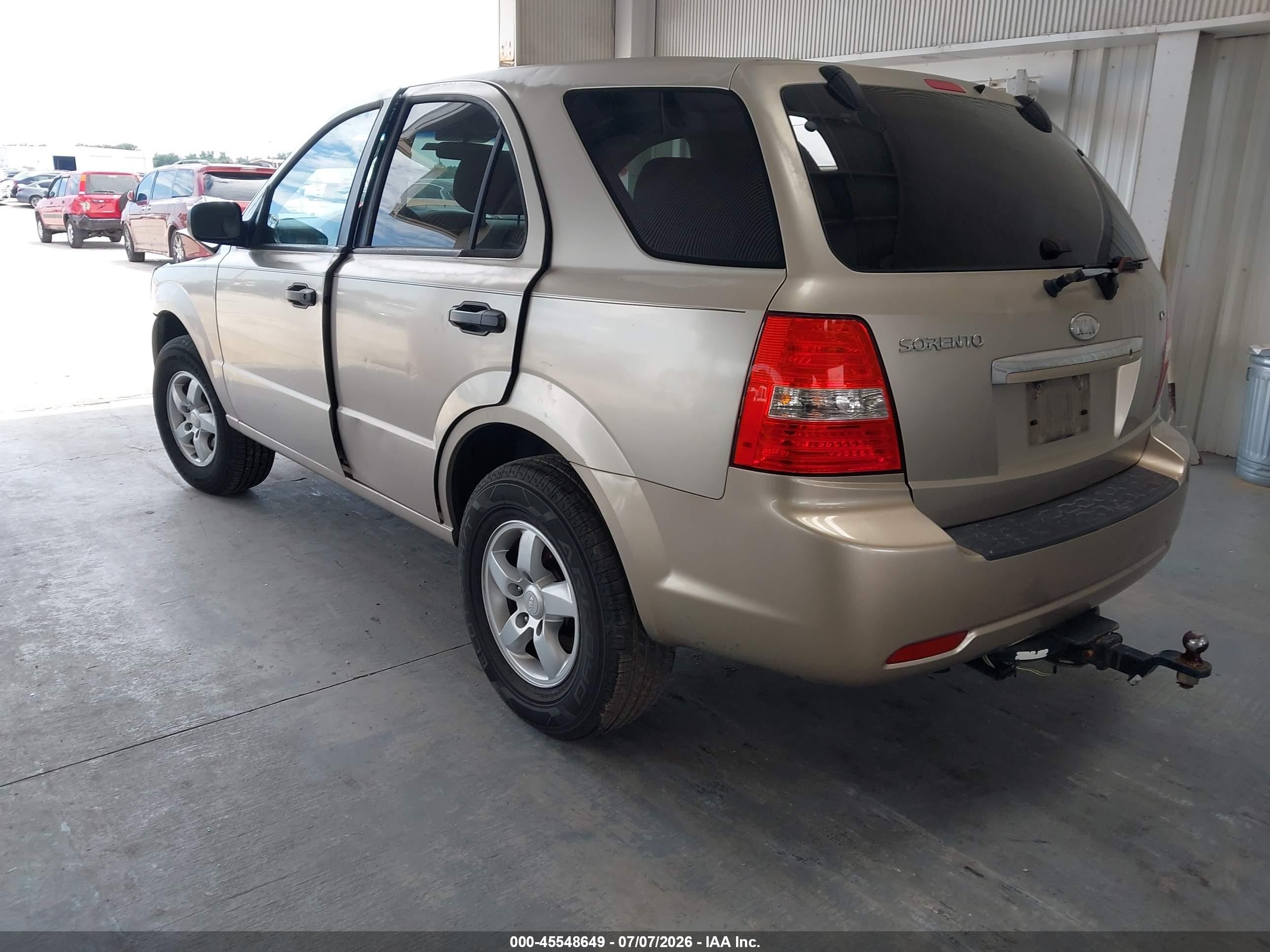 2008 Kia Sorento Lx Base Gold vin: KNDJD735385838319