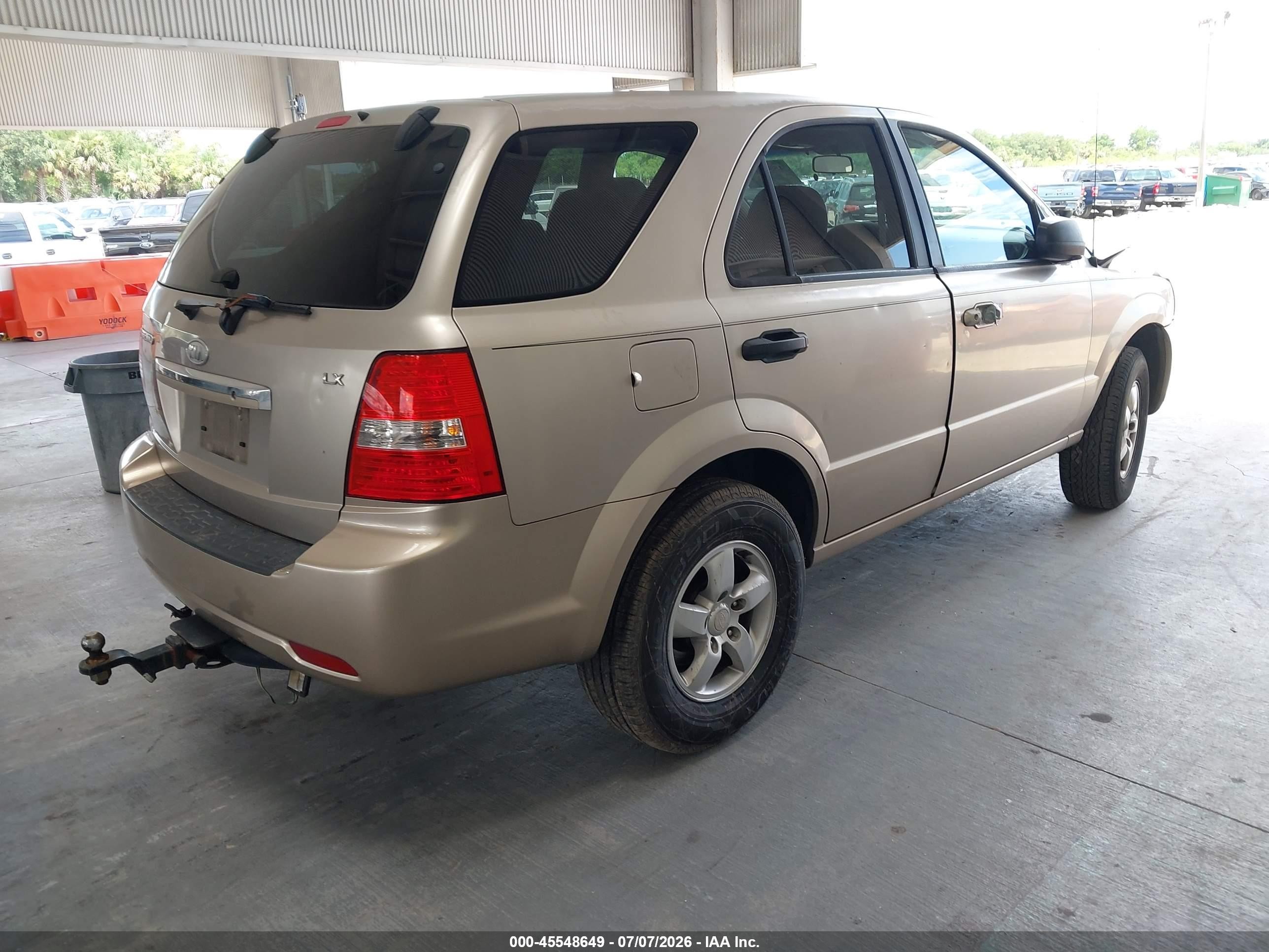 2008 Kia Sorento Lx Base Gold vin: KNDJD735385838319