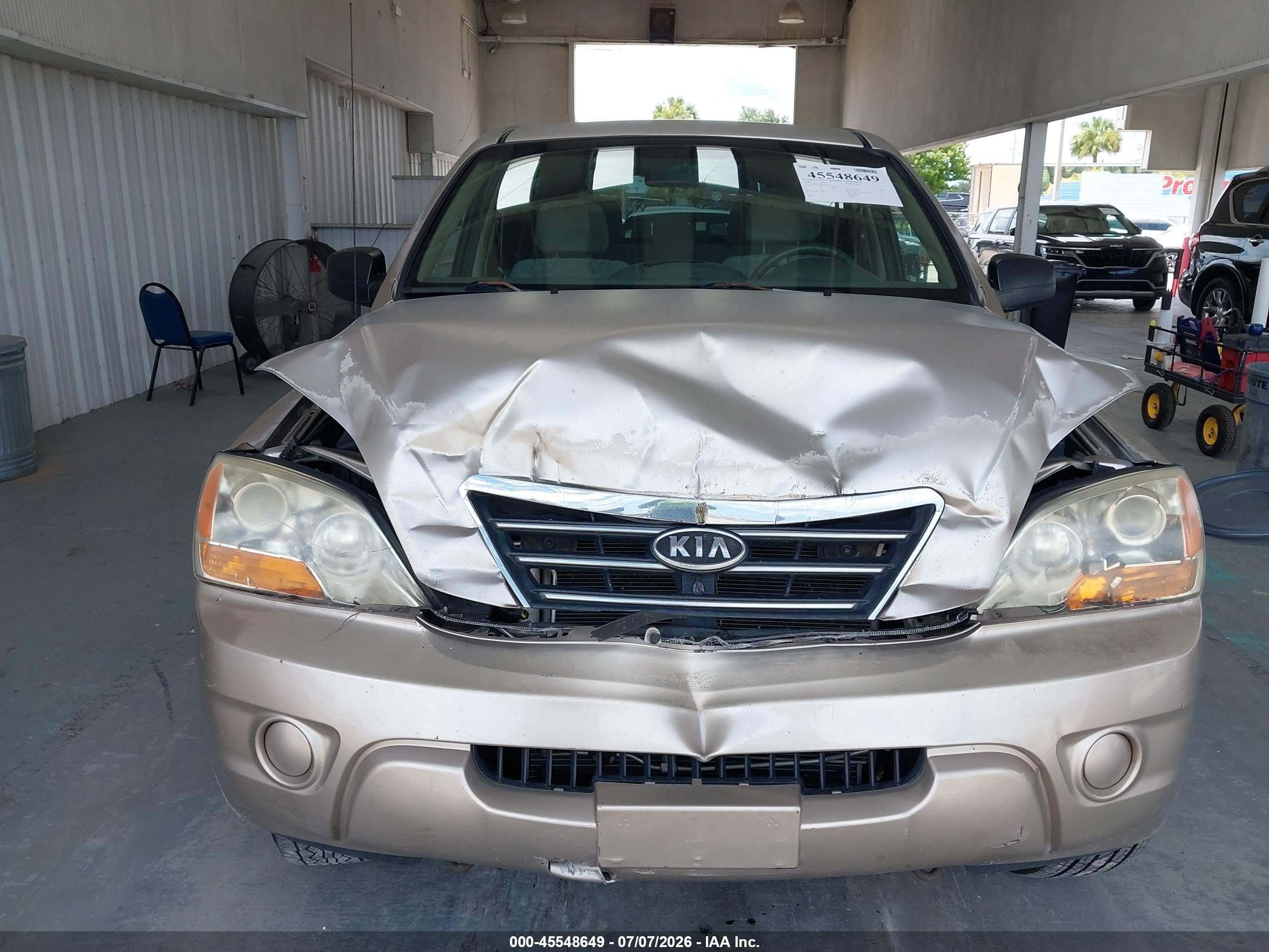 2008 Kia Sorento Lx Base Gold vin: KNDJD735385838319