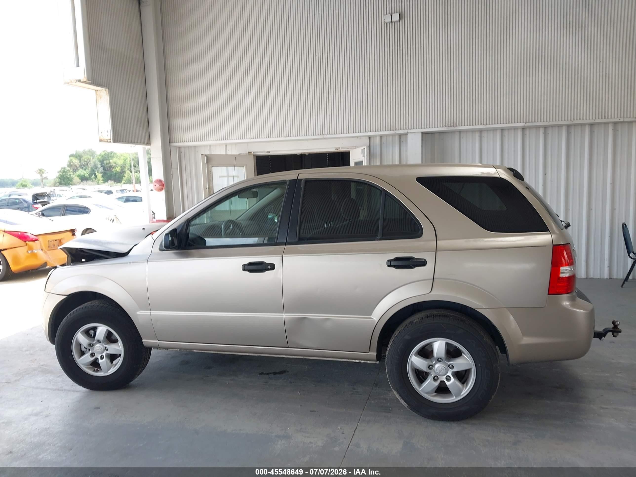 2008 Kia Sorento Lx Base Gold vin: KNDJD735385838319