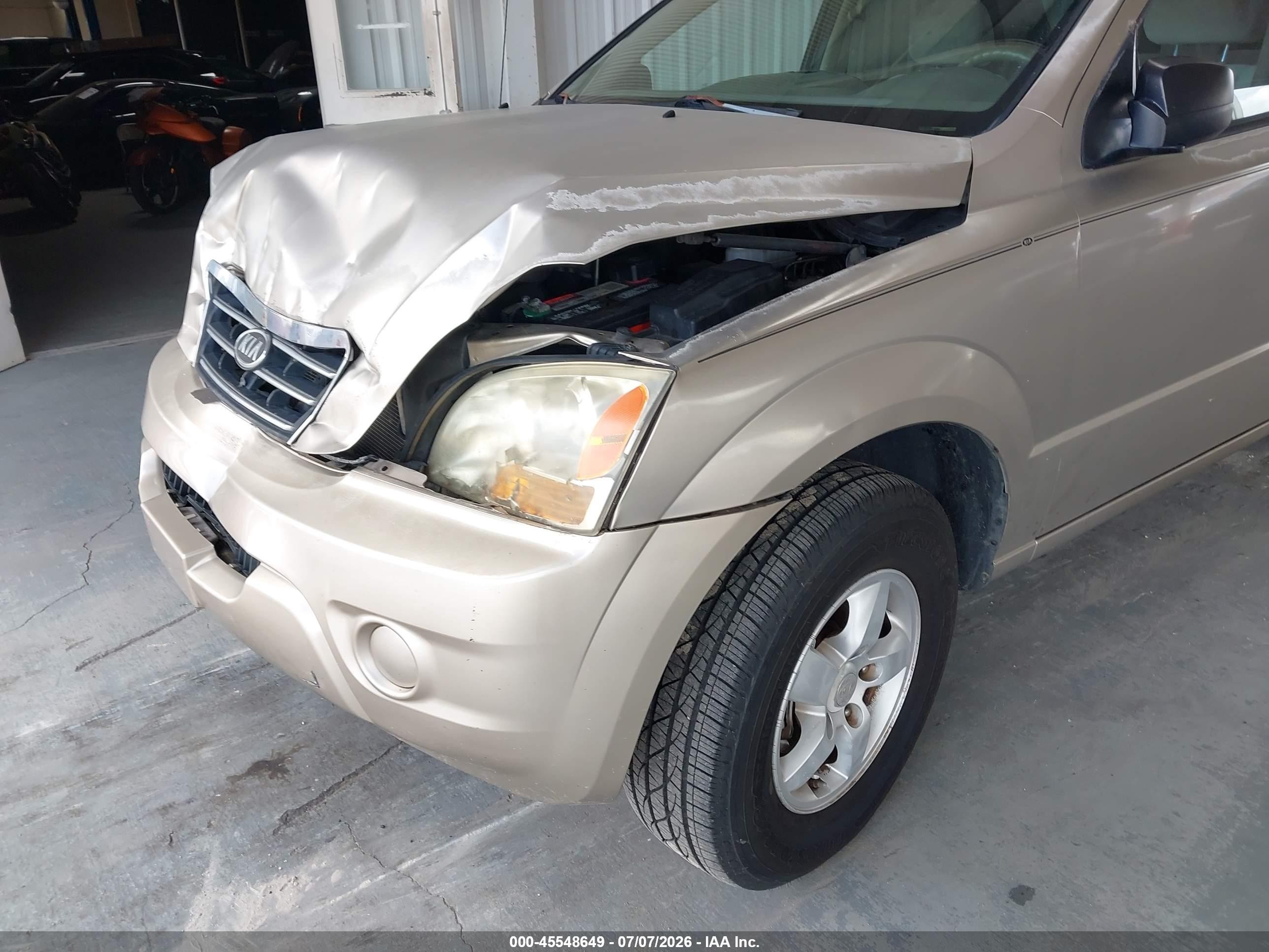 2008 Kia Sorento Lx Base Gold vin: KNDJD735385838319