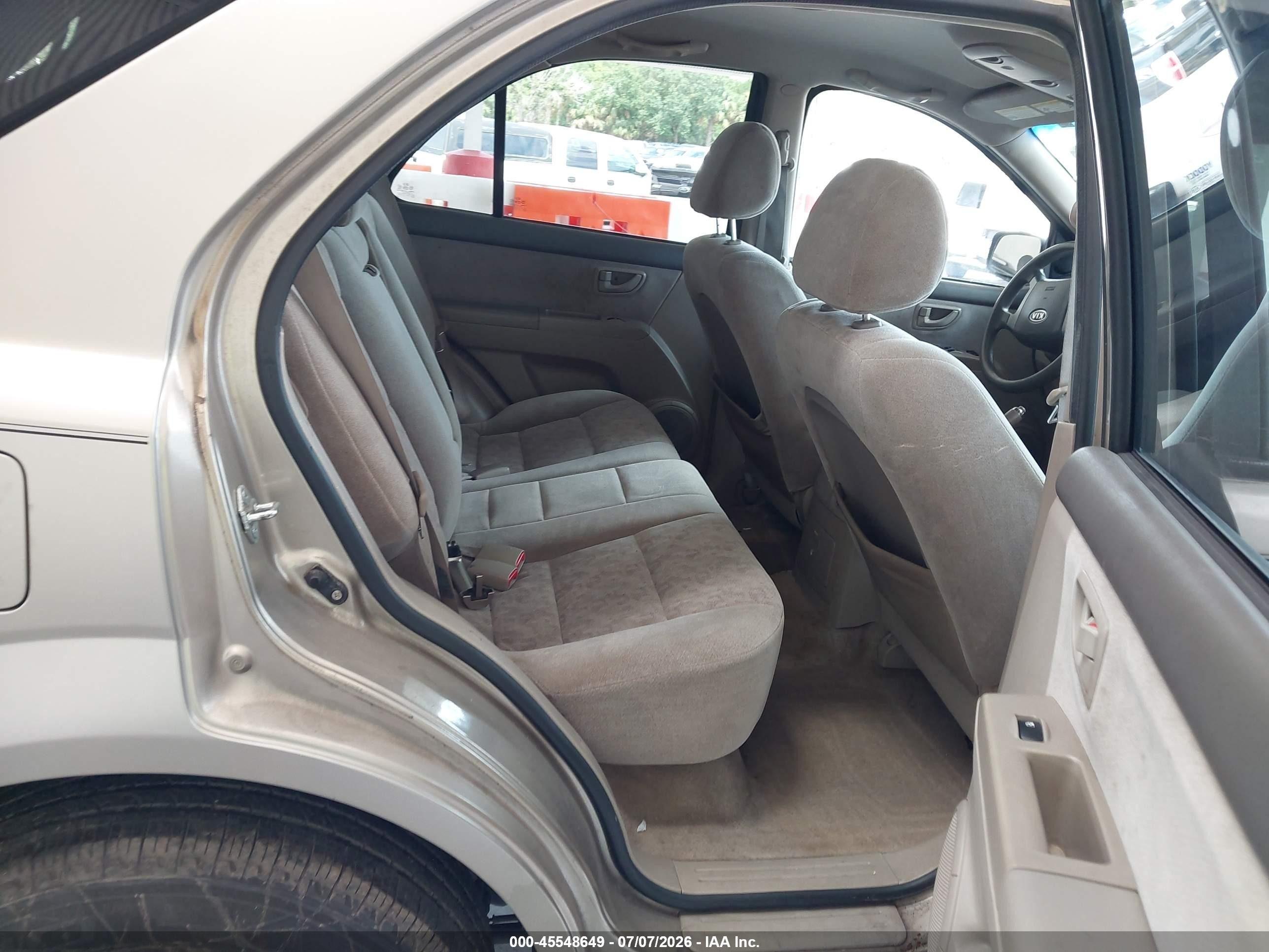 2008 Kia Sorento Lx Base Gold vin: KNDJD735385838319