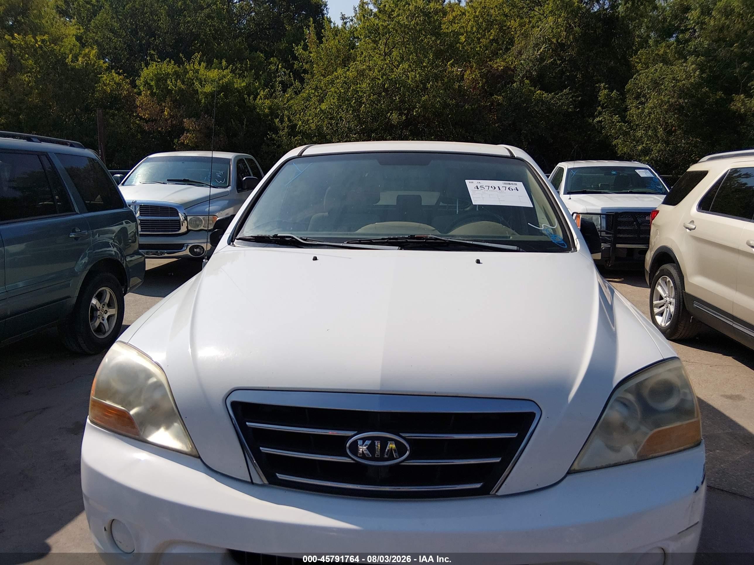 2008 Kia Sorento Lx Base White vin: KNDJD735385847375