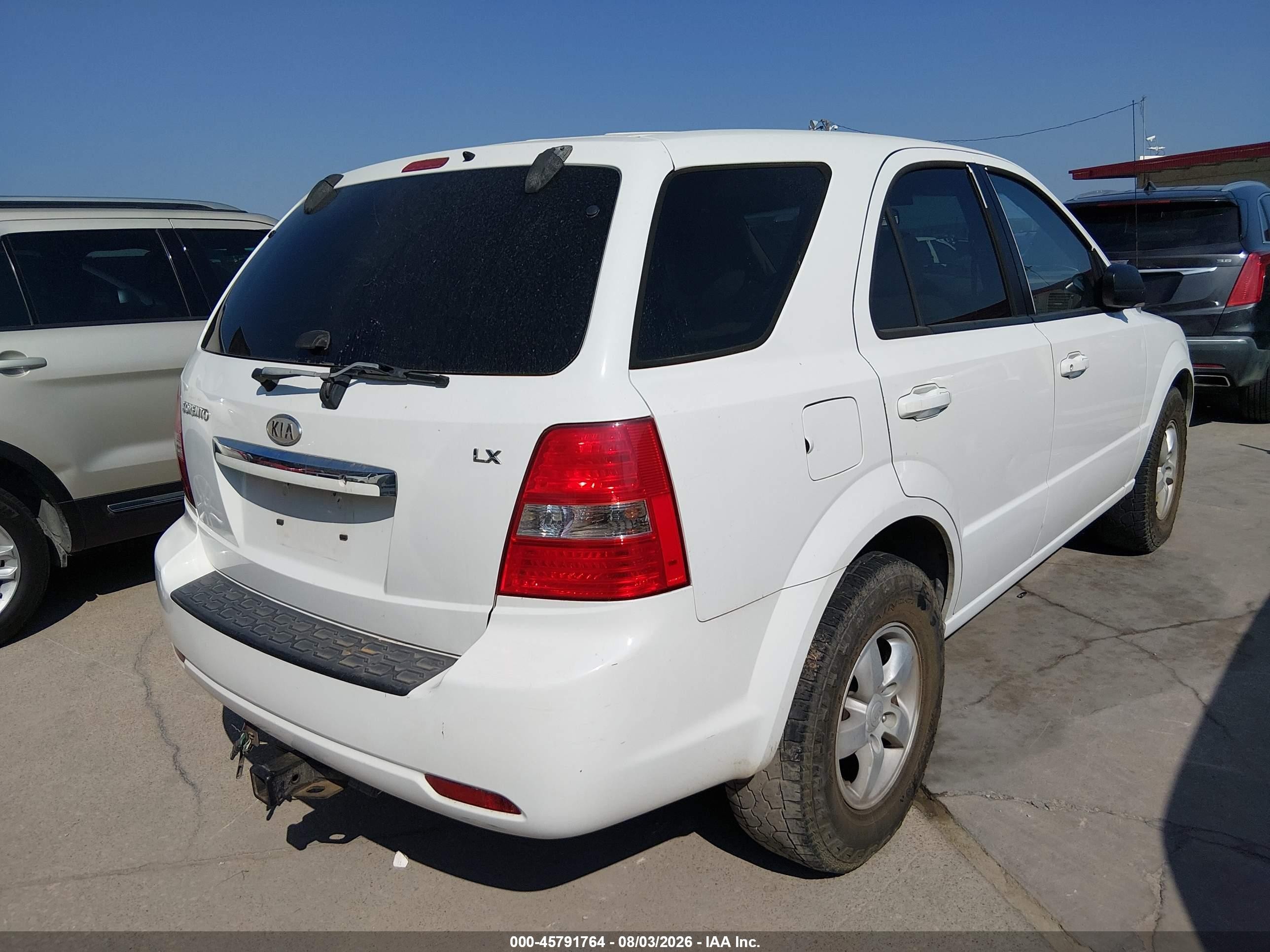 2008 Kia Sorento Lx Base White vin: KNDJD735385847375