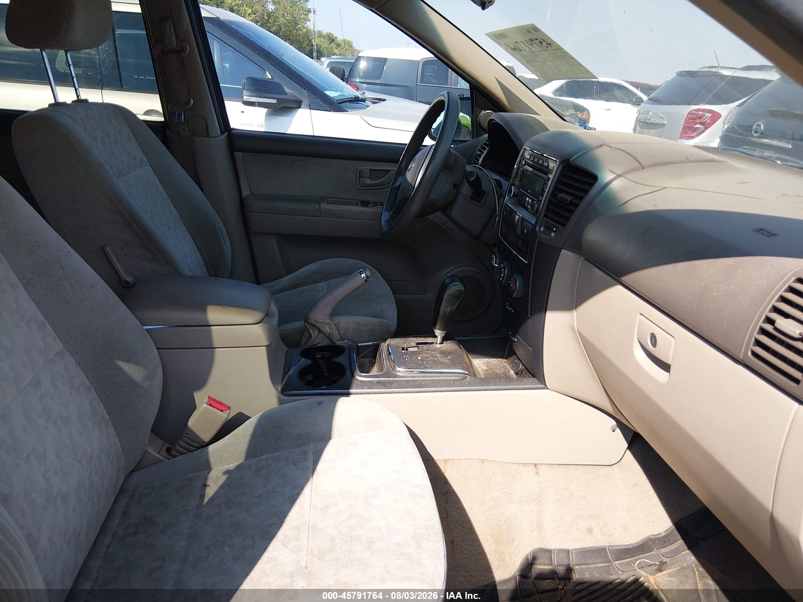 2008 Kia Sorento Lx Base White vin: KNDJD735385847375
