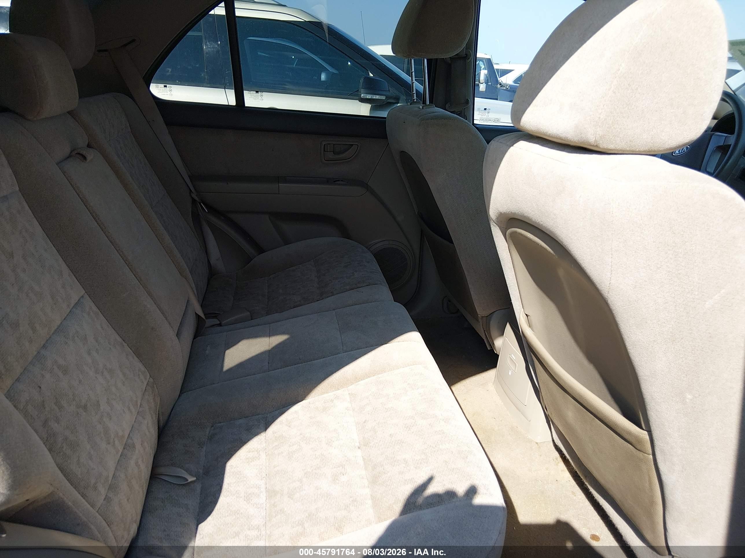 2008 Kia Sorento Lx Base White vin: KNDJD735385847375