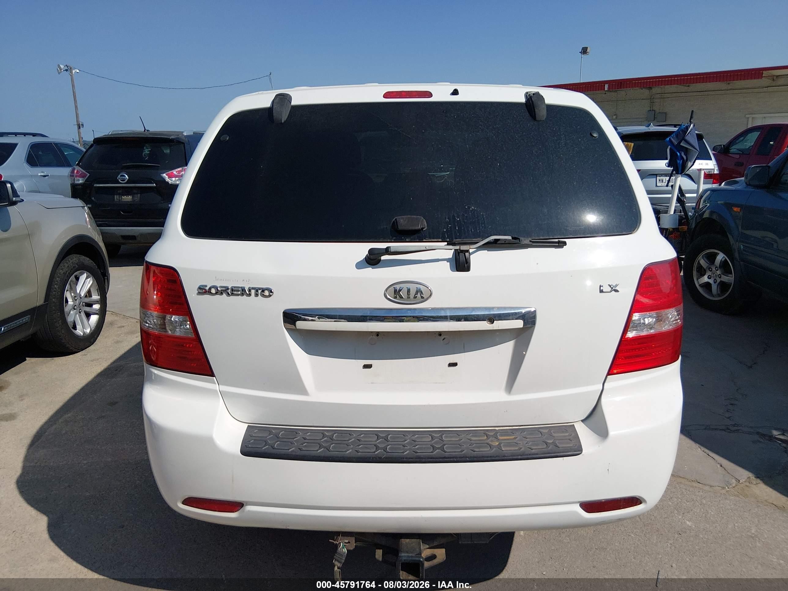 2008 Kia Sorento Lx Base White vin: KNDJD735385847375