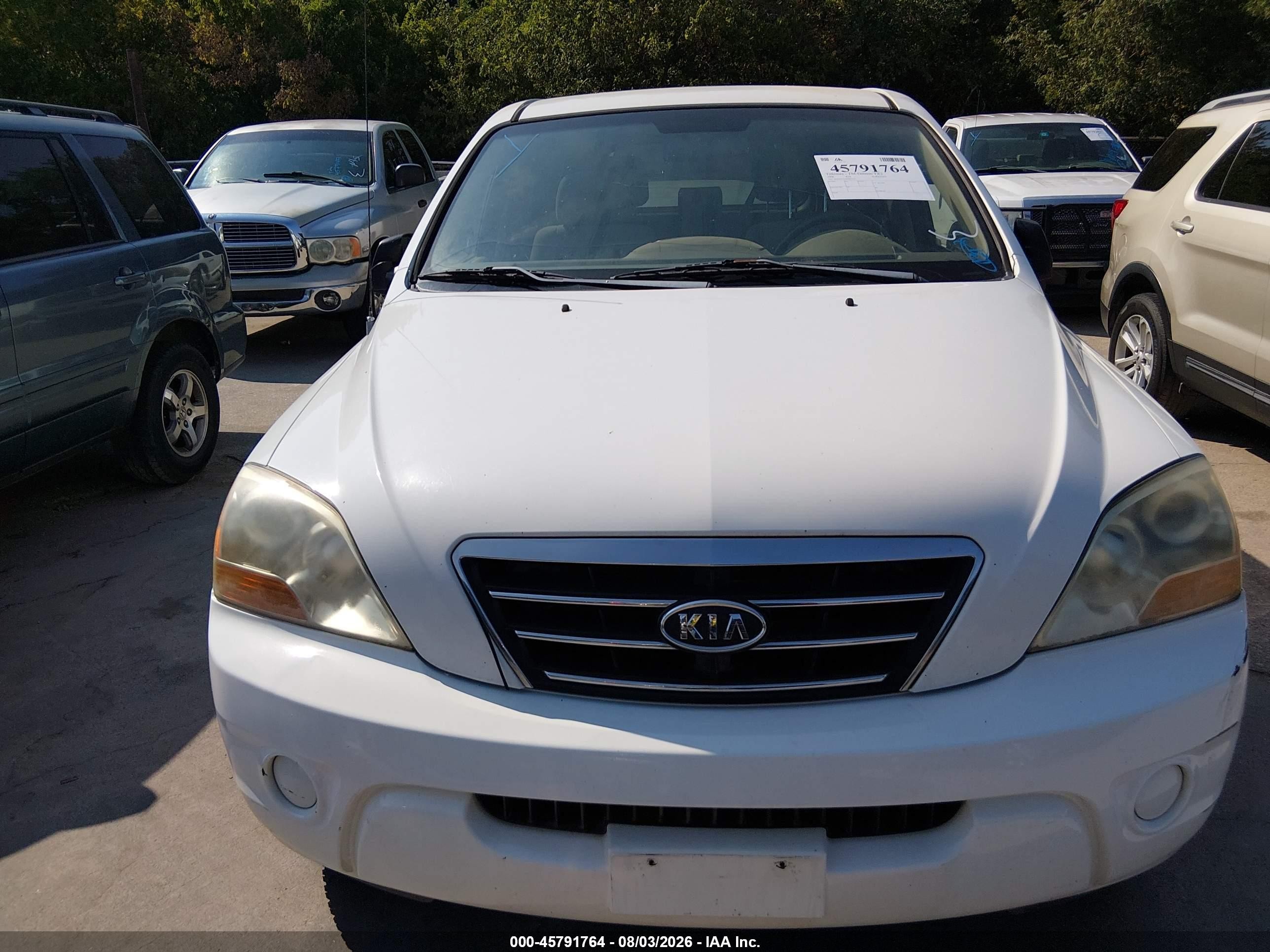 2008 Kia Sorento Lx Base White vin: KNDJD735385847375