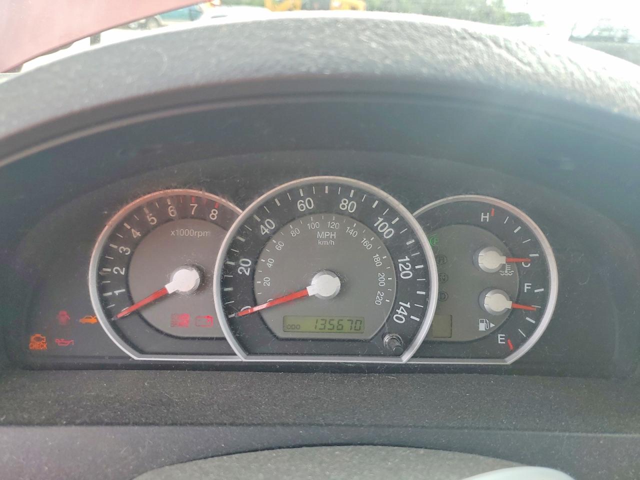 2008 Kia Sorento Base Maroon vin: KNDJD735485806155