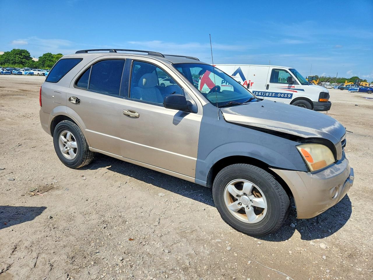 2008 Kia Sorento Base Tan vin: KNDJD735485842847