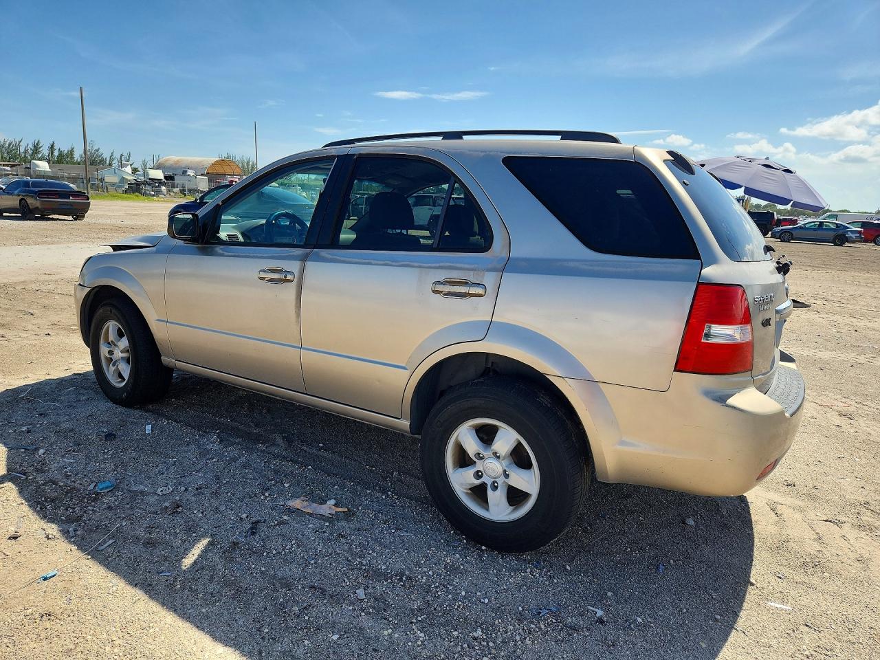 2008 Kia Sorento Base Tan vin: KNDJD735485842847