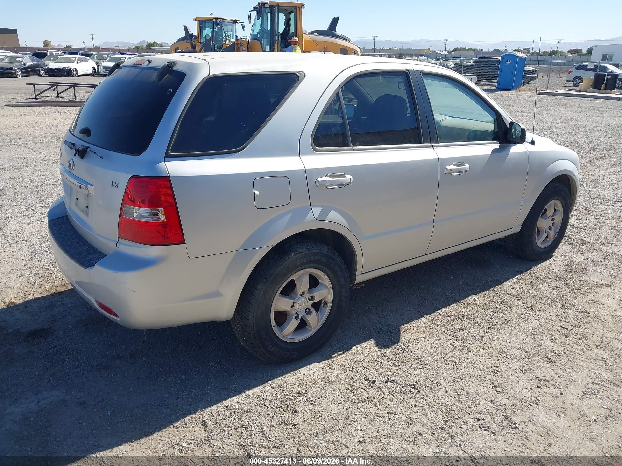 2008 Kia Sorento Lx Base Silver vin: KNDJD735685831333