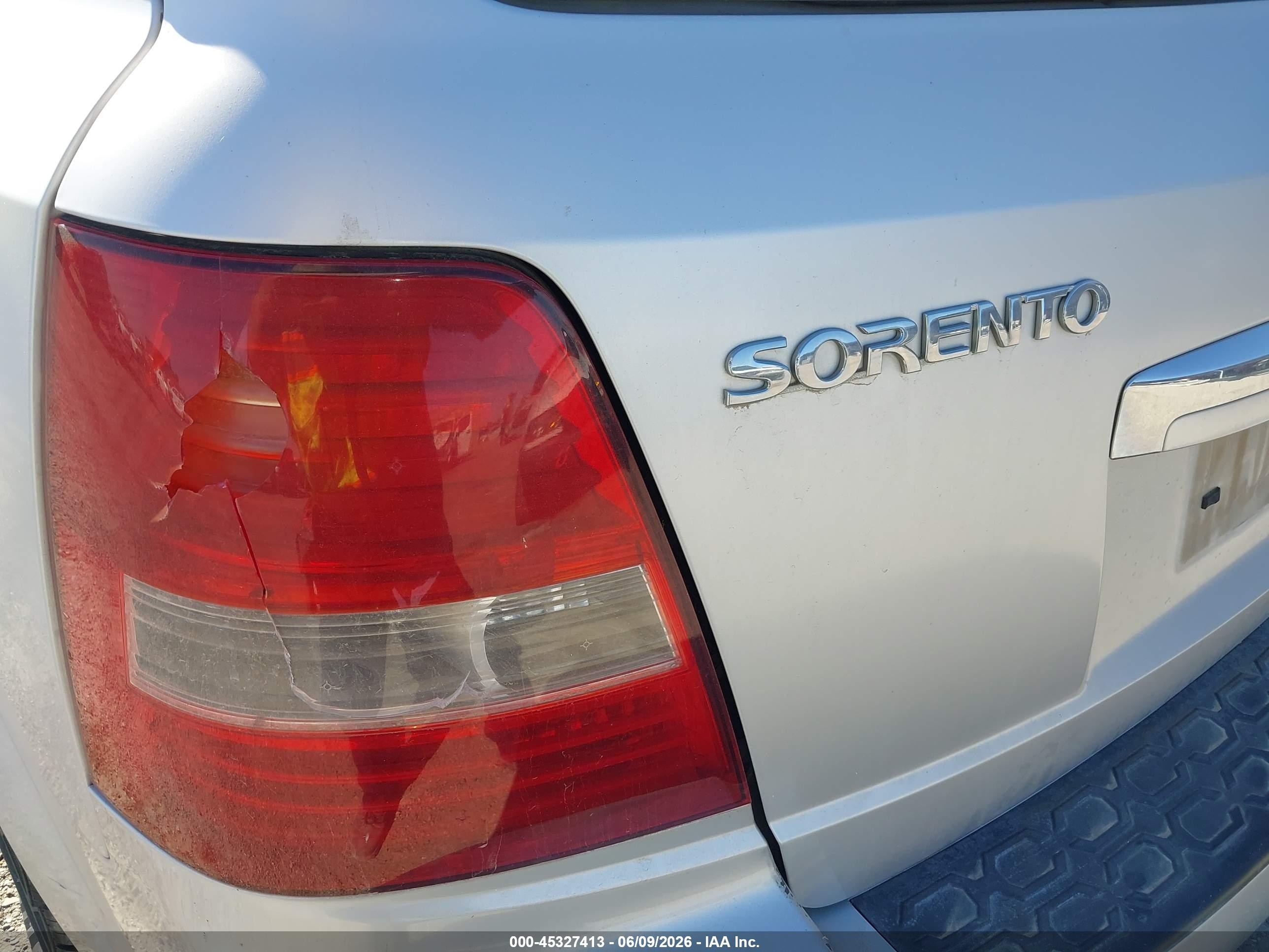 2008 Kia Sorento Lx Base Silver vin: KNDJD735685831333