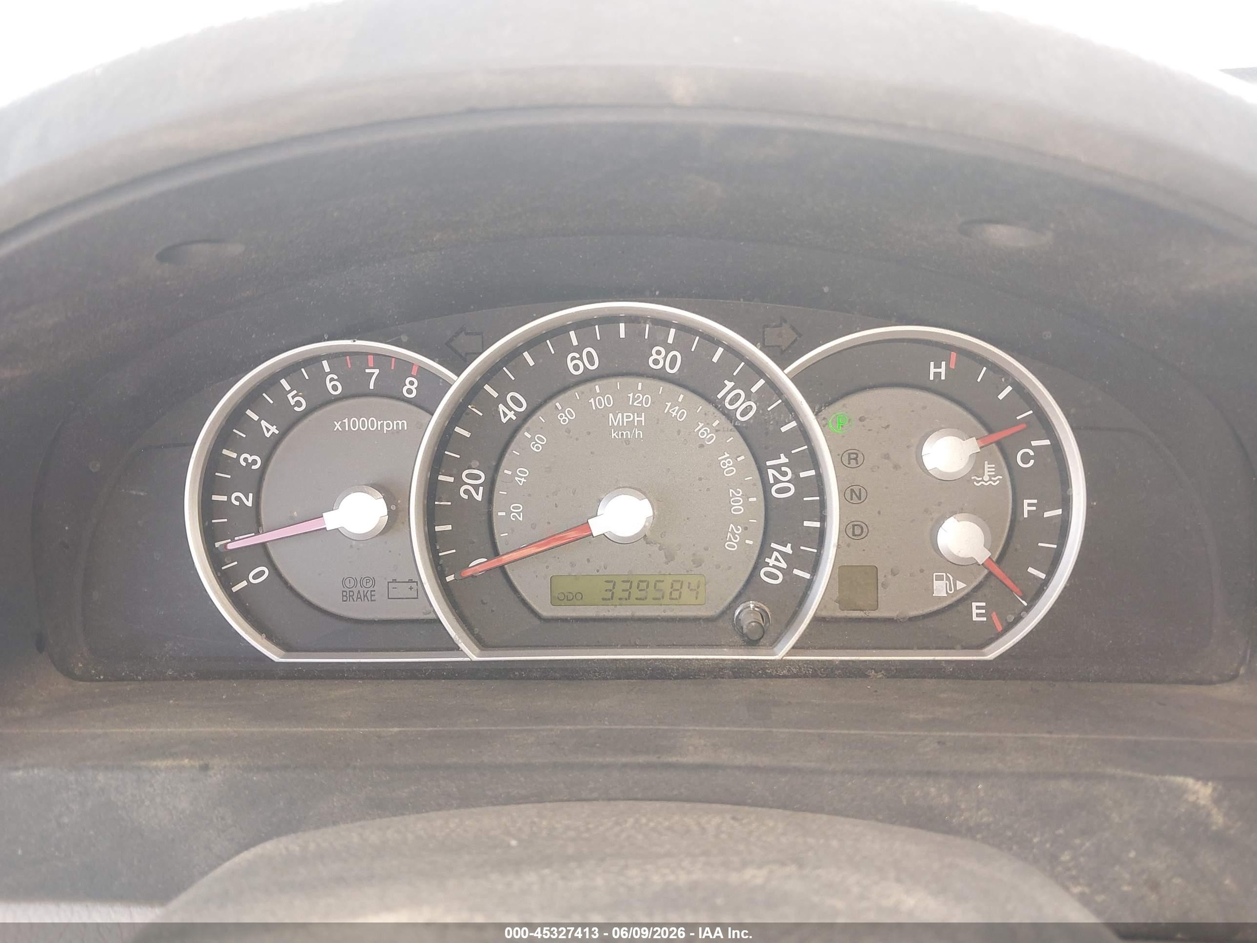 2008 Kia Sorento Lx Base Silver vin: KNDJD735685831333