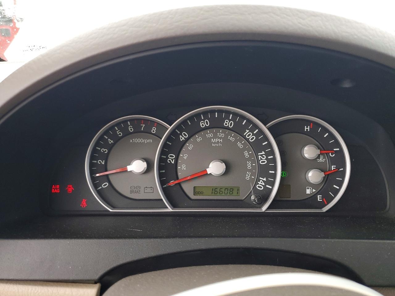 2008 Kia Sorento Base Gold vin: KNDJD735685834989