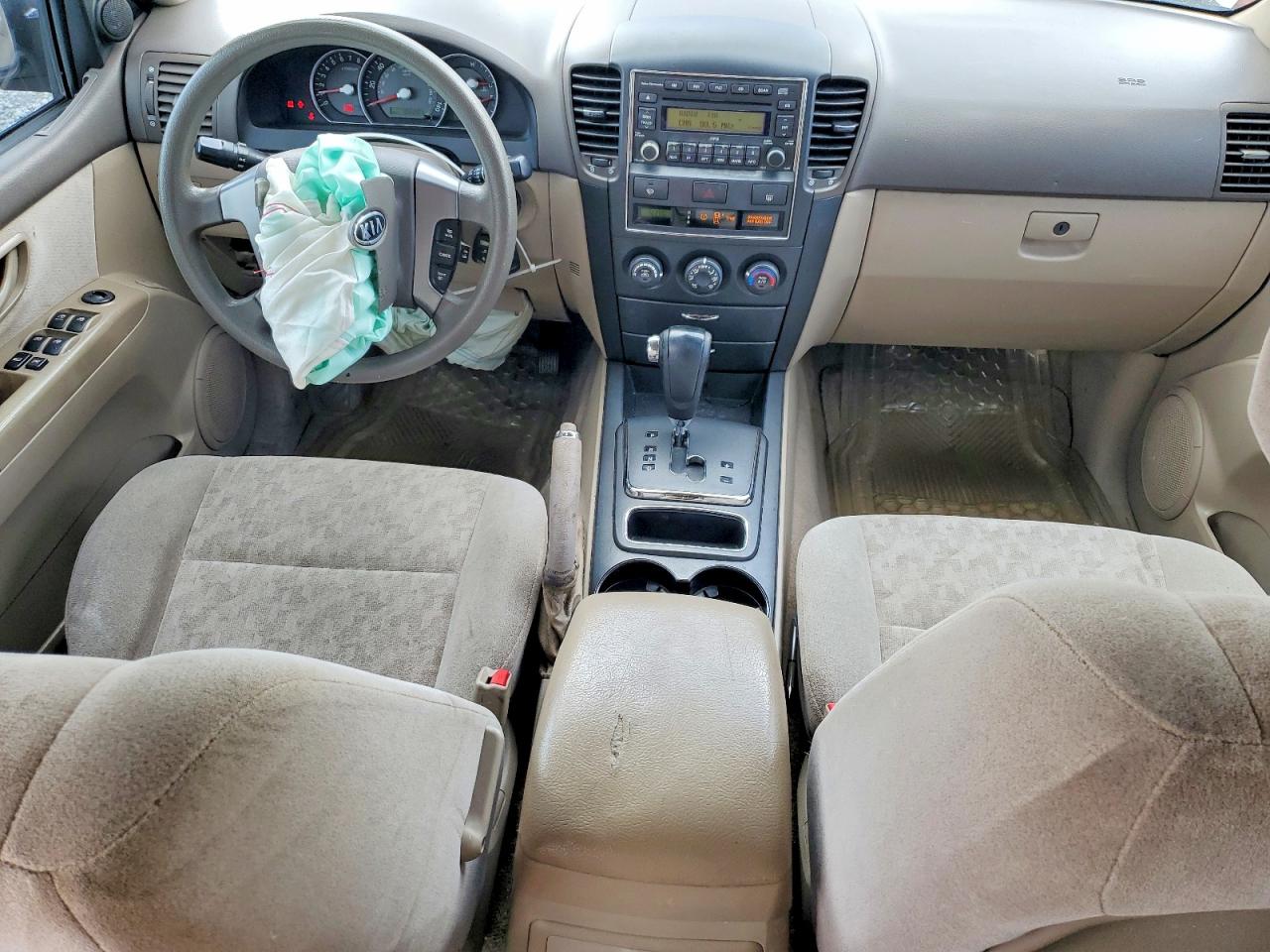 2008 Kia Sorento Base Gold vin: KNDJD735685834989